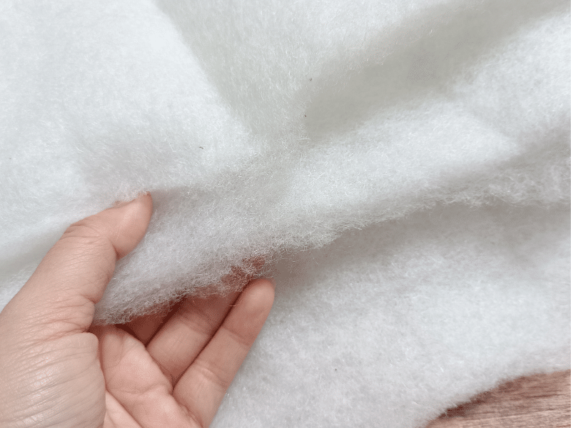 פוליאסטר או כותנה? ההבדלים שחשוב להכיר לפני שבוחרים בד