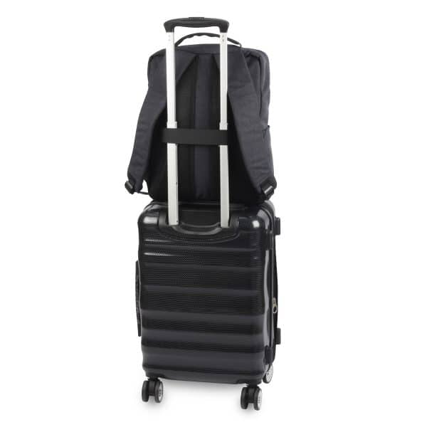 תיק נייד על מזוודה